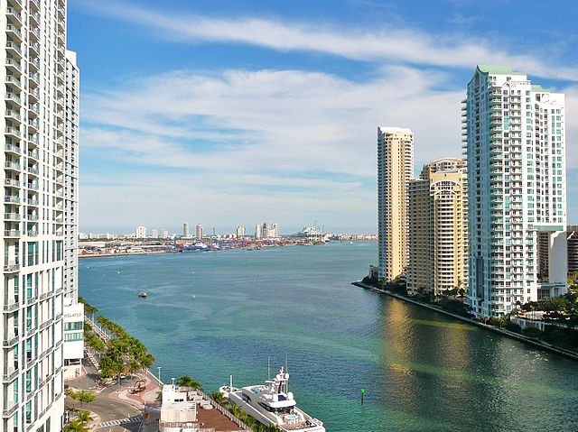 File:Mouth of Miami River 20100211.jpg