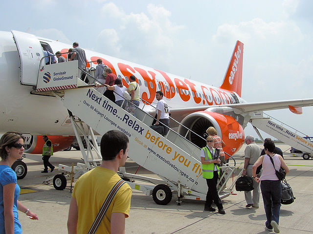File:Boarding.easyjet.a319.arp.jpg