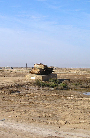 File:Exploded tank, remains in Abadan as symbol of Iran&ndash;Iraq War.jpg