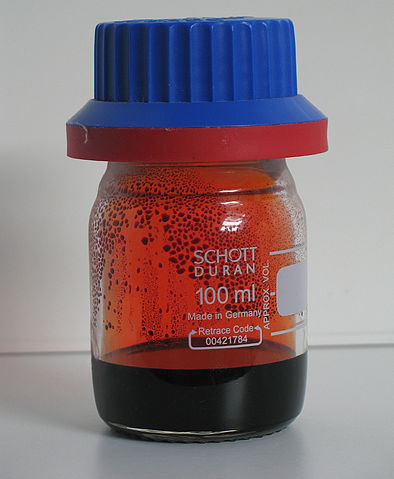 File:Bromine 25ml.jpg
