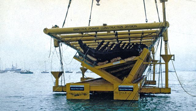 File:MaryRose-salvage1982-above water crop.jpg