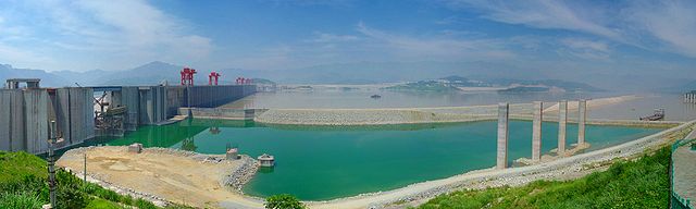 File:200407-sandouping-sanxiadaba-4.med.jpg