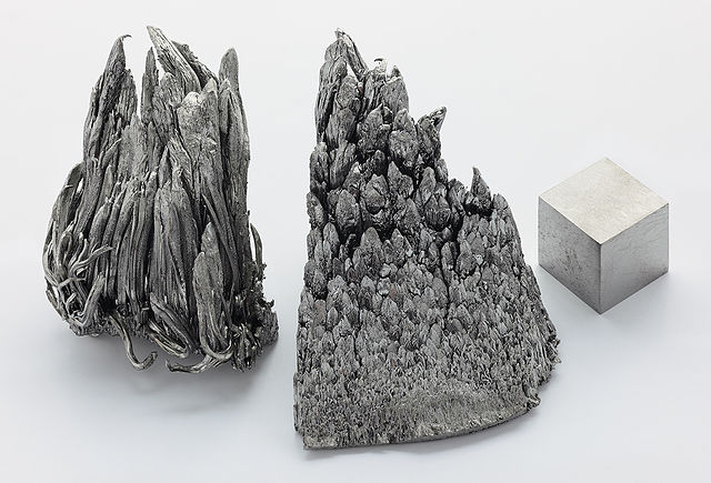 File:Yttrium sublimed dendritic and 1cm3 cube.jpg