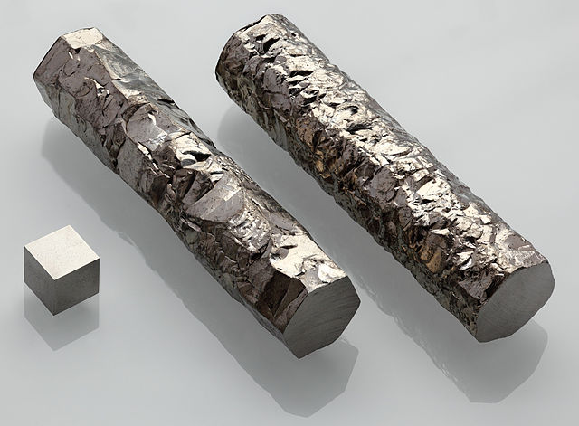 File:Zirconium crystal bar and 1cm3 cube.jpg