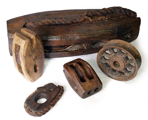 File:MaryRose-rigging blocks2.JPG