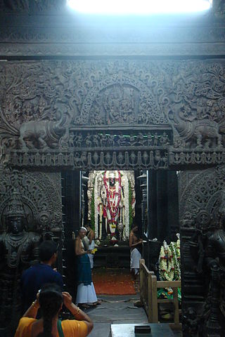 File:Belur Vishnu.jpg