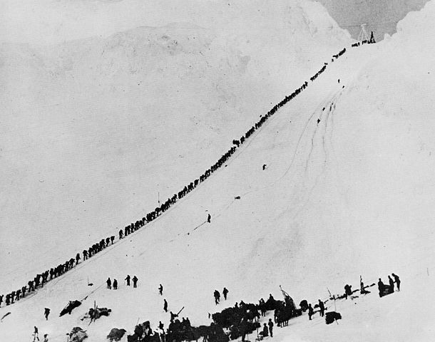 File:Miners climb Chilkoot.jpg