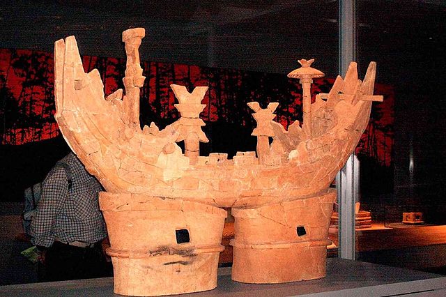 File:Funagata-haniwa 01(trim).JPG