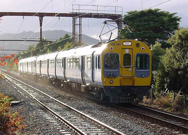 File:Tranz Metro EMU Wellington.jpg