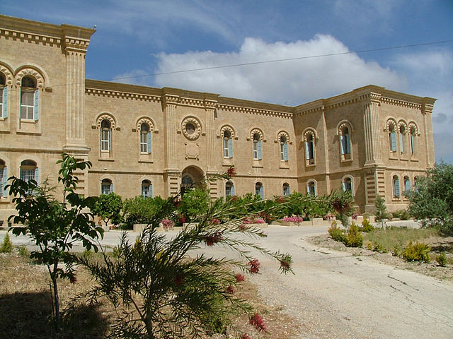 File:Bethl&eacute;em r&eacute;sidence.JPG