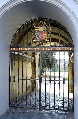 File:University Gates - geograph.org.uk - 392463.jpg