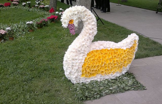 File:Flower holiday swan.jpg
