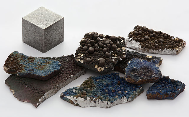 File:Manganese electrolytic and 1cm3 cube.jpg