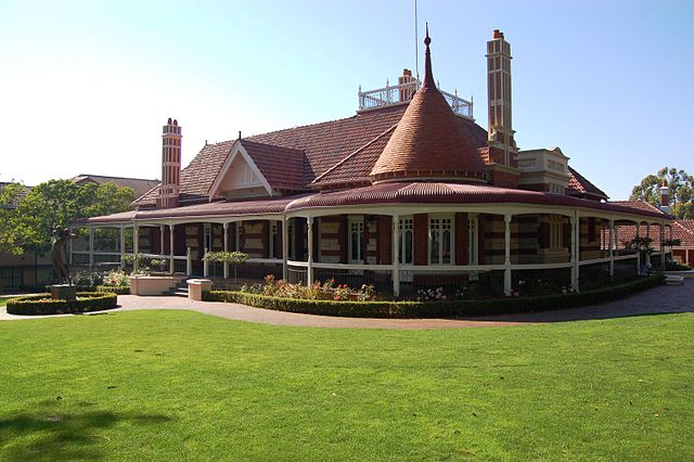 File:Retouched Collegian's House.JPG