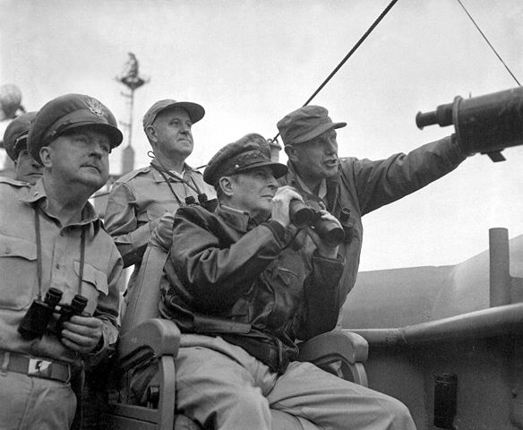 File:IncheonLandingMcArthur.jpg