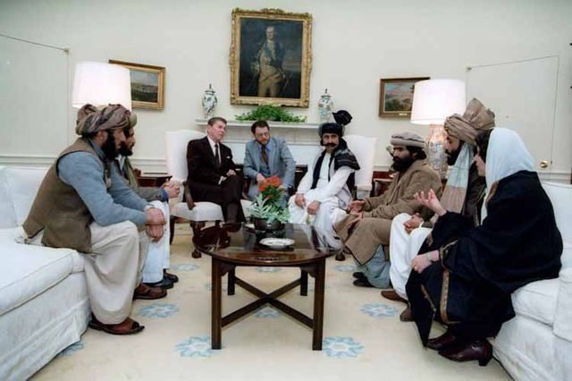 File:Reagan meets Afghan Mujahideen.jpg