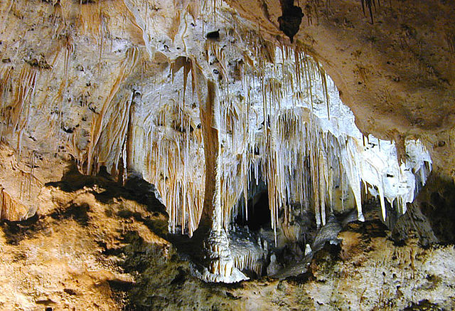 File:Carlsbad Interior Formations.jpg