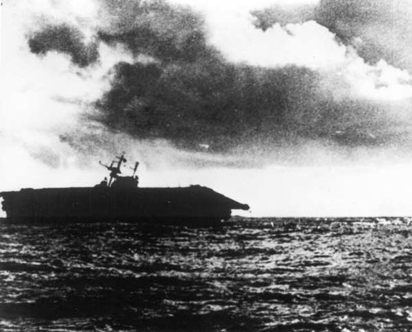 File:SantaCruzHornetSinking.jpg