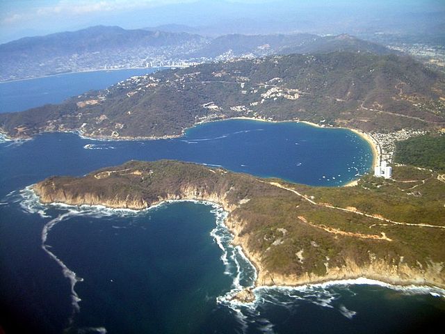 File:JLNYCAcapulcoBay.jpg