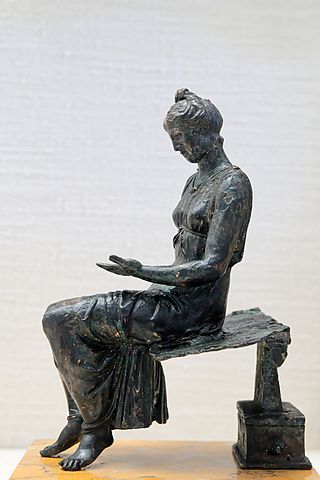 File:Bronze young girl reading CdM Paris.jpg
