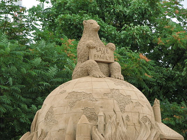 File:Sand-sculpture-give-me-shelter-0a.jpg