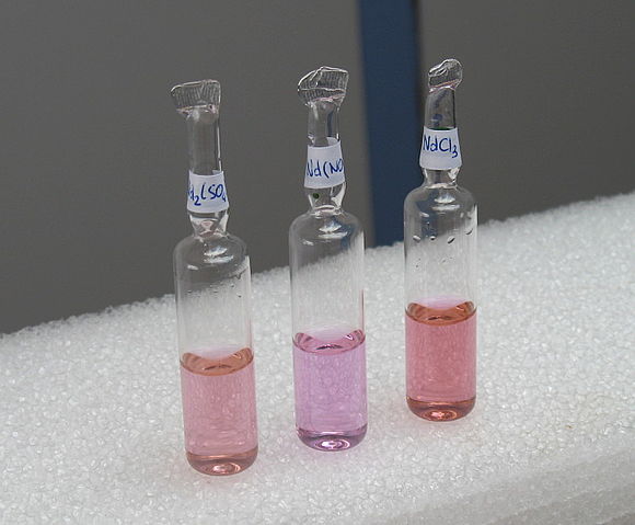 File:Neodymium daylight1.jpg