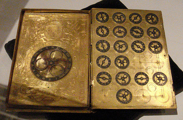File:16th century French cypher machine in the shape of a book with arms of Henri II.jpg