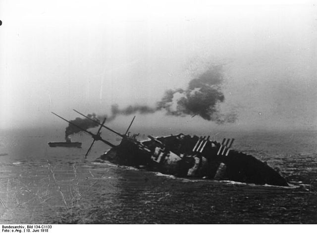 File:Bundesarchiv Bild 134-C1133, Szent István, Sinkendes Linienschiff.jpg