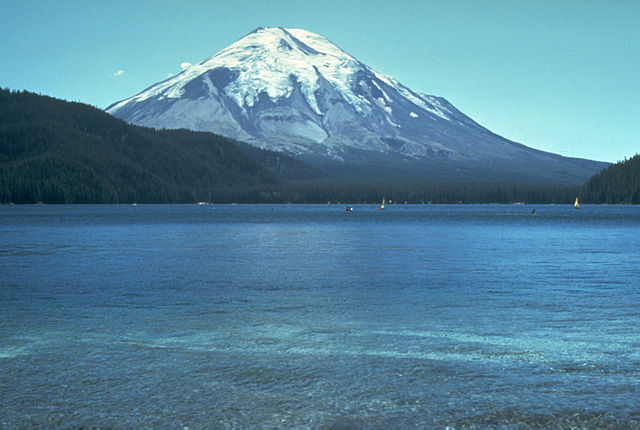 File:St Helens before 1980 eruption horizon fixed.jpg