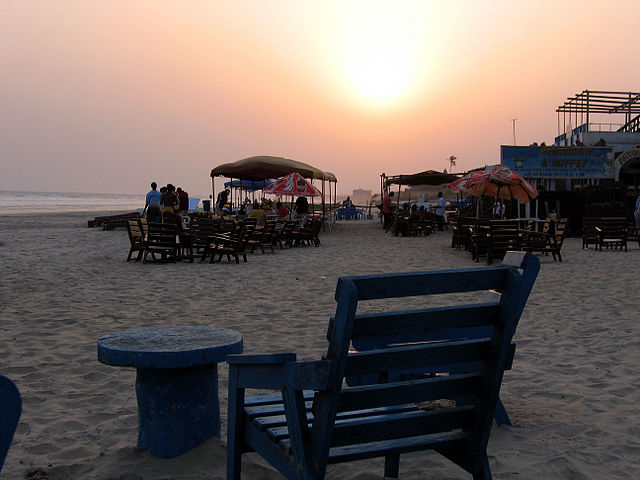 File:Solnedgang p&aring; Labadi beach.jpg