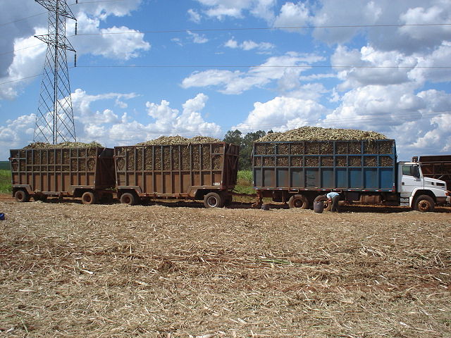 File:Caminh&atilde;o Carregado.jpg