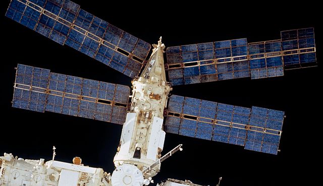 File:Spektr before collision - cropped.jpg