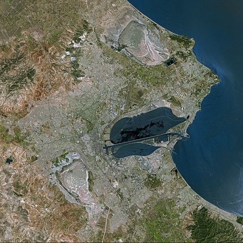 File:Tunis SPOT 1076.jpg