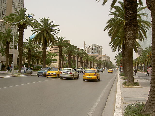 File:Avenue Mohammed V - Tunis 3.jpg