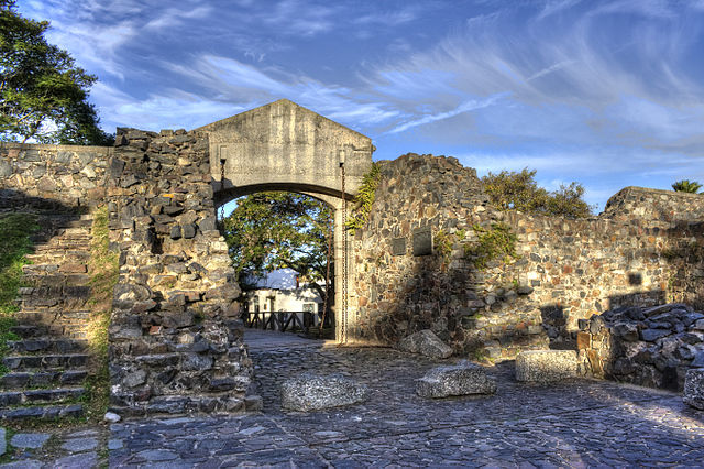 File:Colonia-Porton de Campo-murallas-TM.jpg