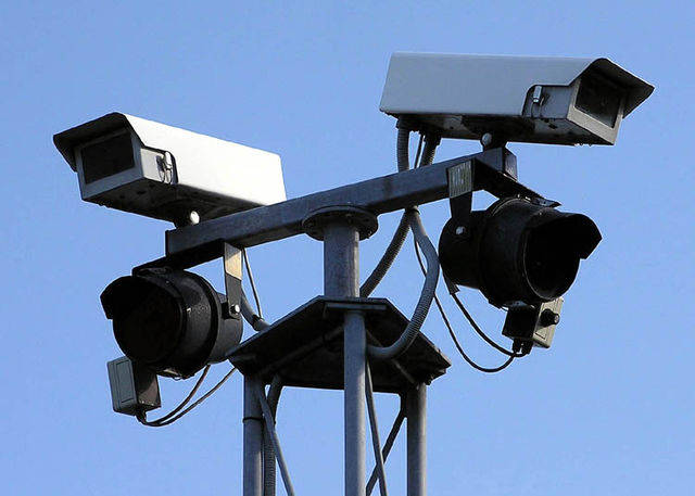 File:Closed.circuit.twocameras.arp.750pix.jpg