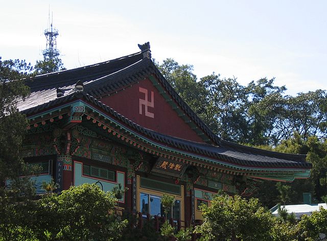 File:Swastika-seoel (xndr).jpg