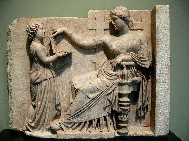 File:Grabstein einer Frau mit Dienerin.jpg
