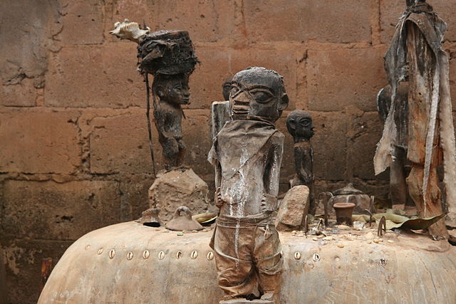File:Voodo-altar.jpg