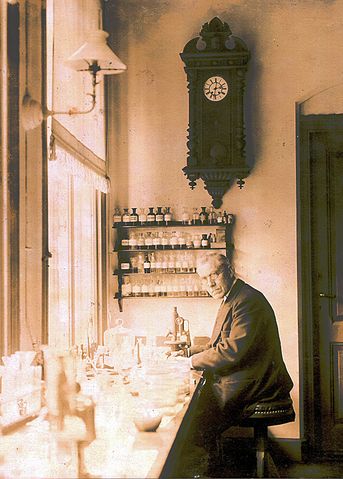File:Mwb in lab.JPG