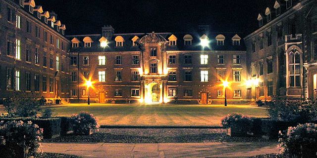 File:St Catharine's College, Cambridge (night).jpg
