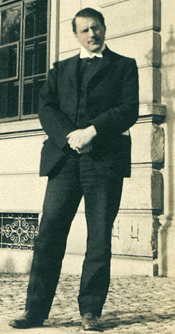 File:Jung 1910-crop.jpg