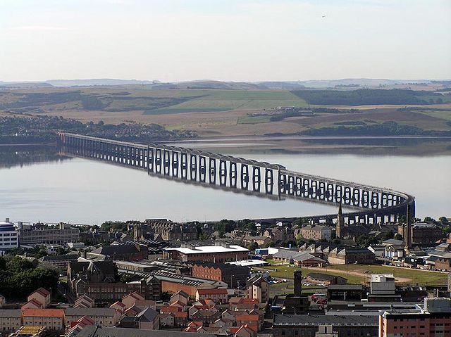 File:Taybridge from law 02SEP05.jpg