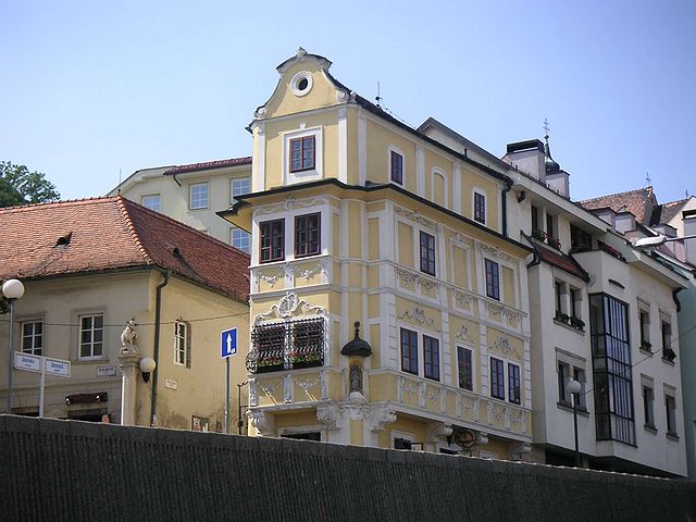 File:Bratislava-dom u dobrého pastiera.jpg