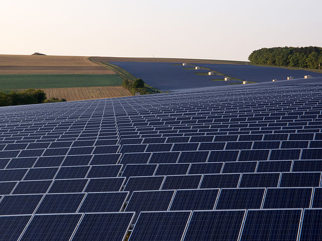 File:SolarparkThüngen-020.jpg