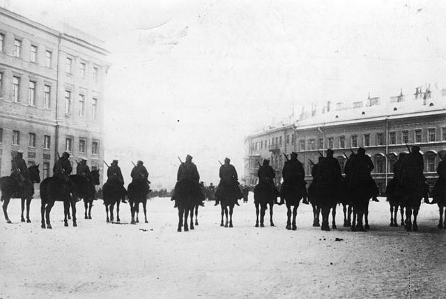 File:Bundesarchiv Bild 183-S01260, St. Petersburg, Milit&auml;r vor Winterpalast.jpg