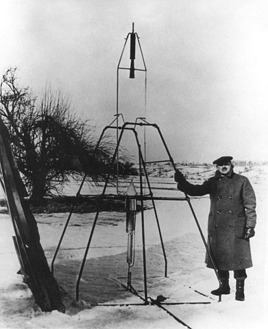 File:Goddard and Rocket.jpg