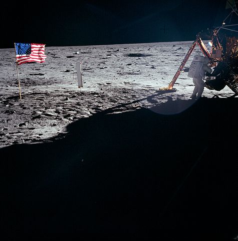 File:As11-40-5886, uncropped.jpg