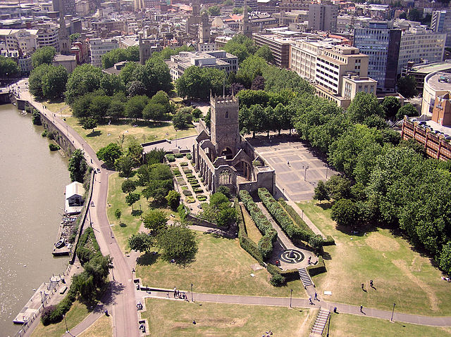 File:Castle.park.bristol.arp.jpg