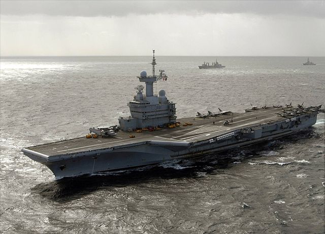 File:Charles De Gaulle (R91) underway 2009.jpg